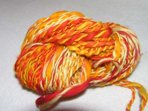 orangegelb gemusterte Wolle